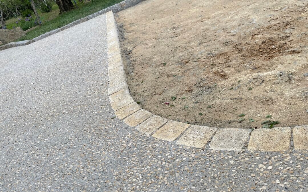 Terrasse béton et désactivé à Baugé en Anjou